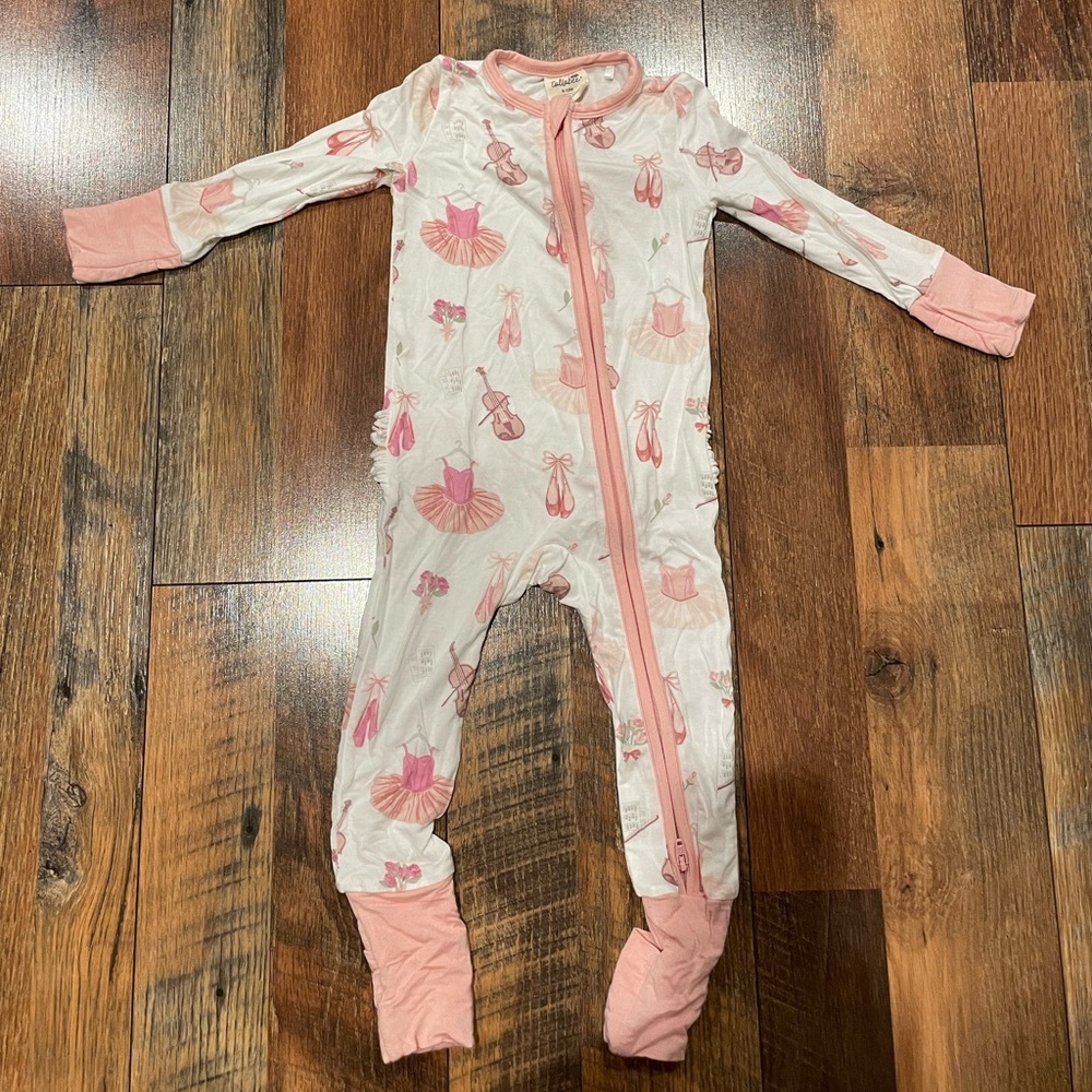 Tullabee grow with me footie 6-12 months